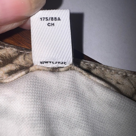 Burberry Pale Taupe Astrakhan Print Long-sleeve Brand tag missing. Size SM. EUC - Picture 15 of 16